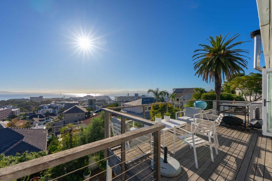 5 Bedroom Property for Sale in Green Point Western Cape